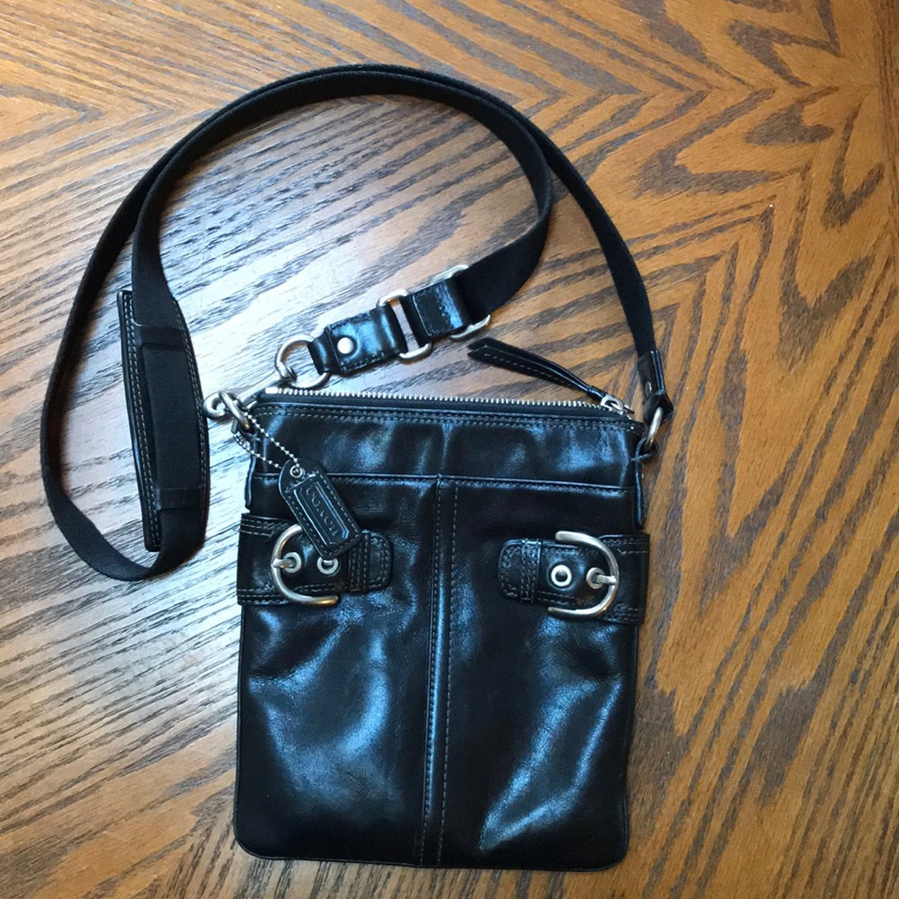 Black Coach leather crossbody, in EUC!!! ❤️